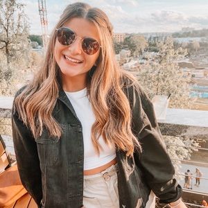 Meet your Posher, Emily